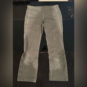 EUC Lulu olive green leggings, size 6